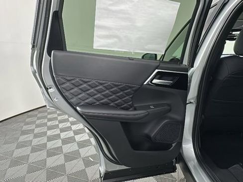 New 2025 Mitsubishi Outlander SEL image 17