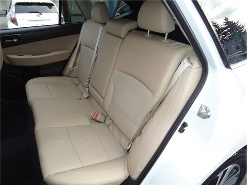 Used 2018 Subaru Outback 2.5i Limited image 11