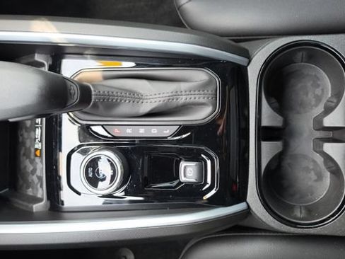 Used 2025 Chevrolet Colorado Trail Boss AWD/4WD image 18