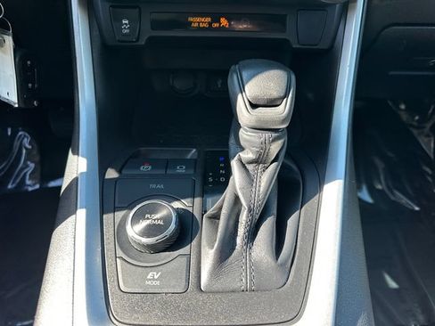 Certified 2022 Toyota RAV4 LE AWD/4WD image 29