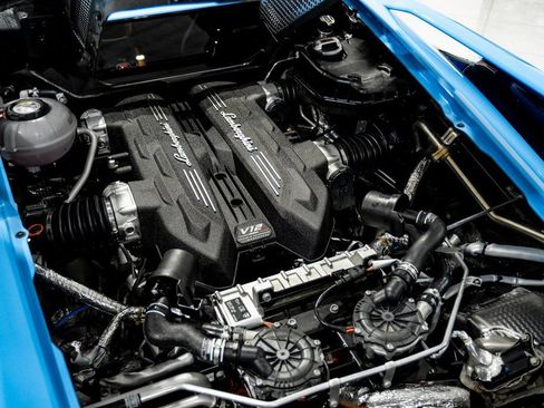 Used 2024 Lamborghini Revuelto image 43