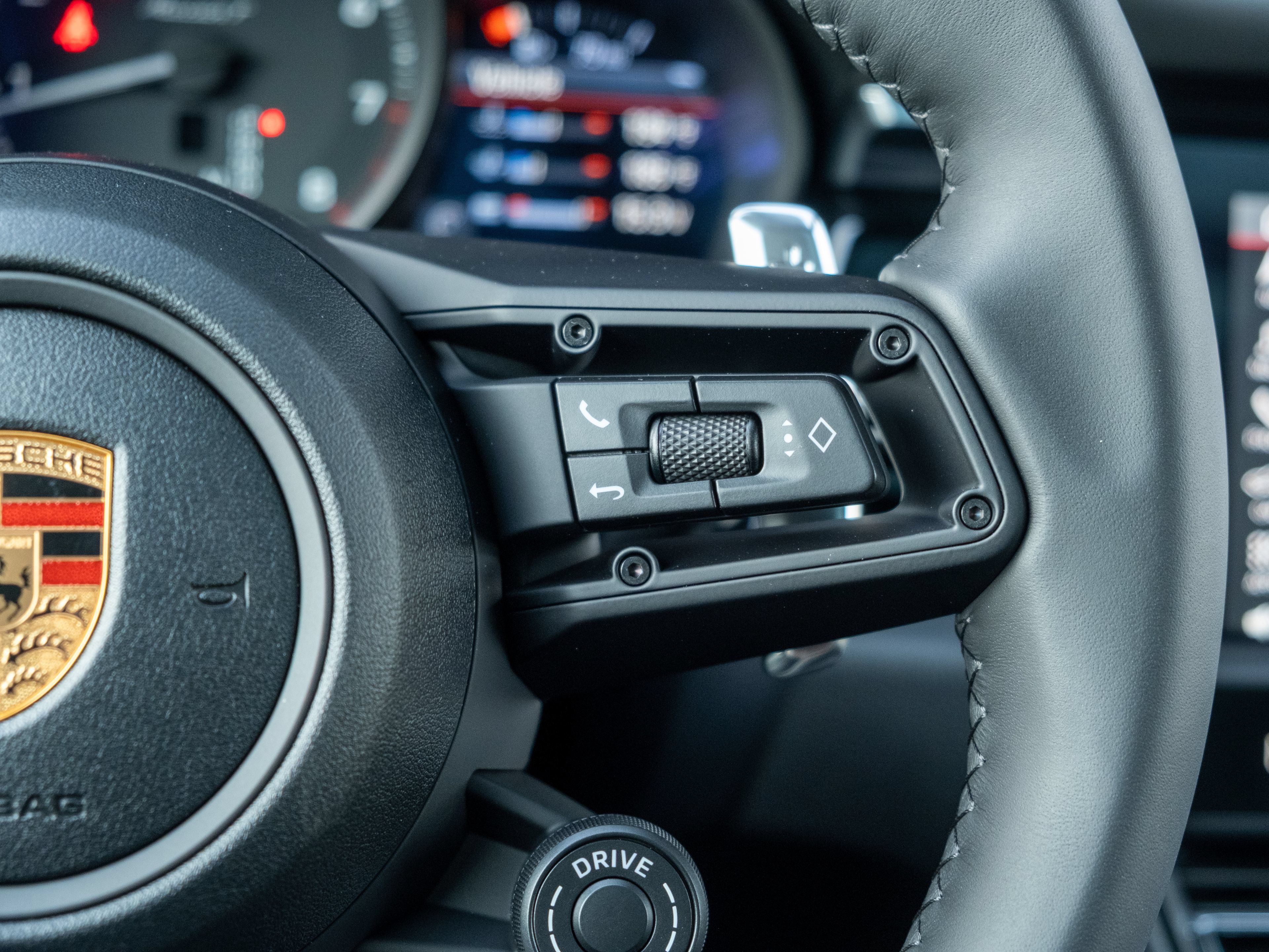 Certified 2026 Porsche Macan Turbo AWD/4WD image 28