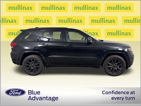 Used 2018 Jeep Grand Cherokee Altitude RWD image 2
