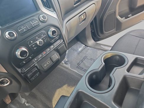Used 2020 GMC Sierra 1500 SLE image 25
