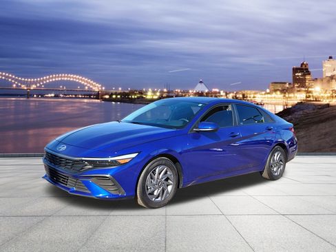 Used 2024 Hyundai Elantra SEL image 1