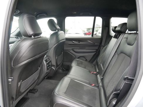 Used 2024 Jeep Grand Cherokee Altitude image 10