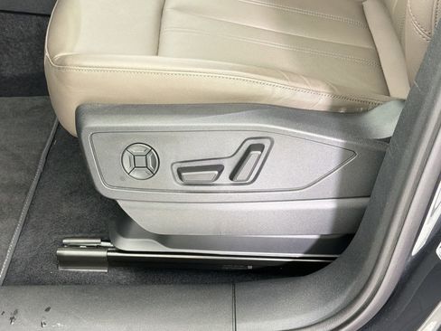 Used 2025 Audi Q5 Premium w/ Convenience Package AWD/4WD image 12