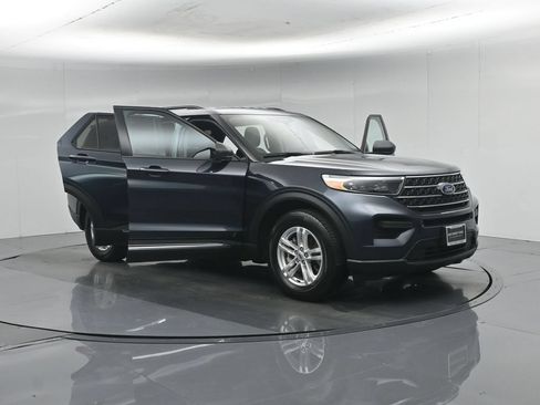 Used 2023 Ford Explorer XLT RWD image 35