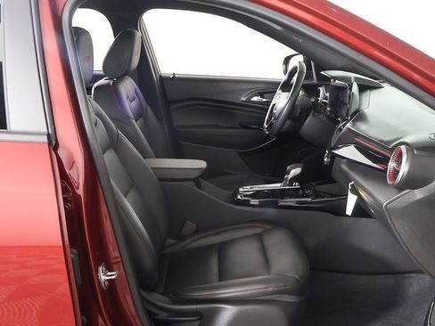 Used 2025 Chevrolet Trax RS w/ Sunroof Package FWD image 27