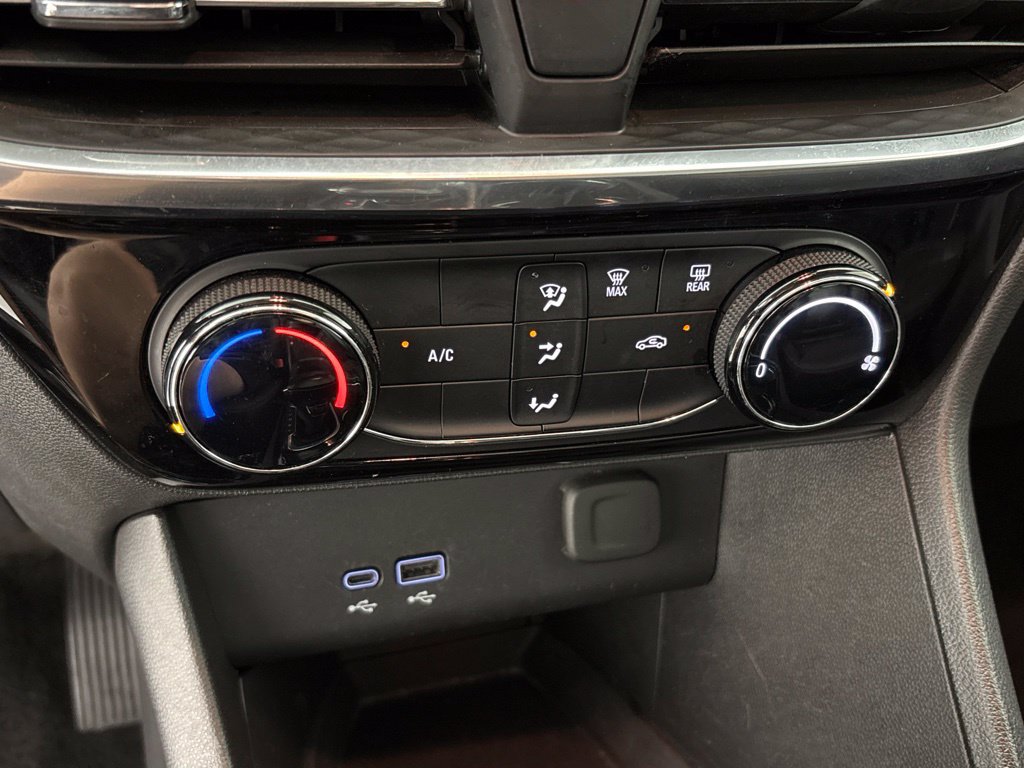 Used 2024 Buick Encore GX Sport Touring FWD image 36