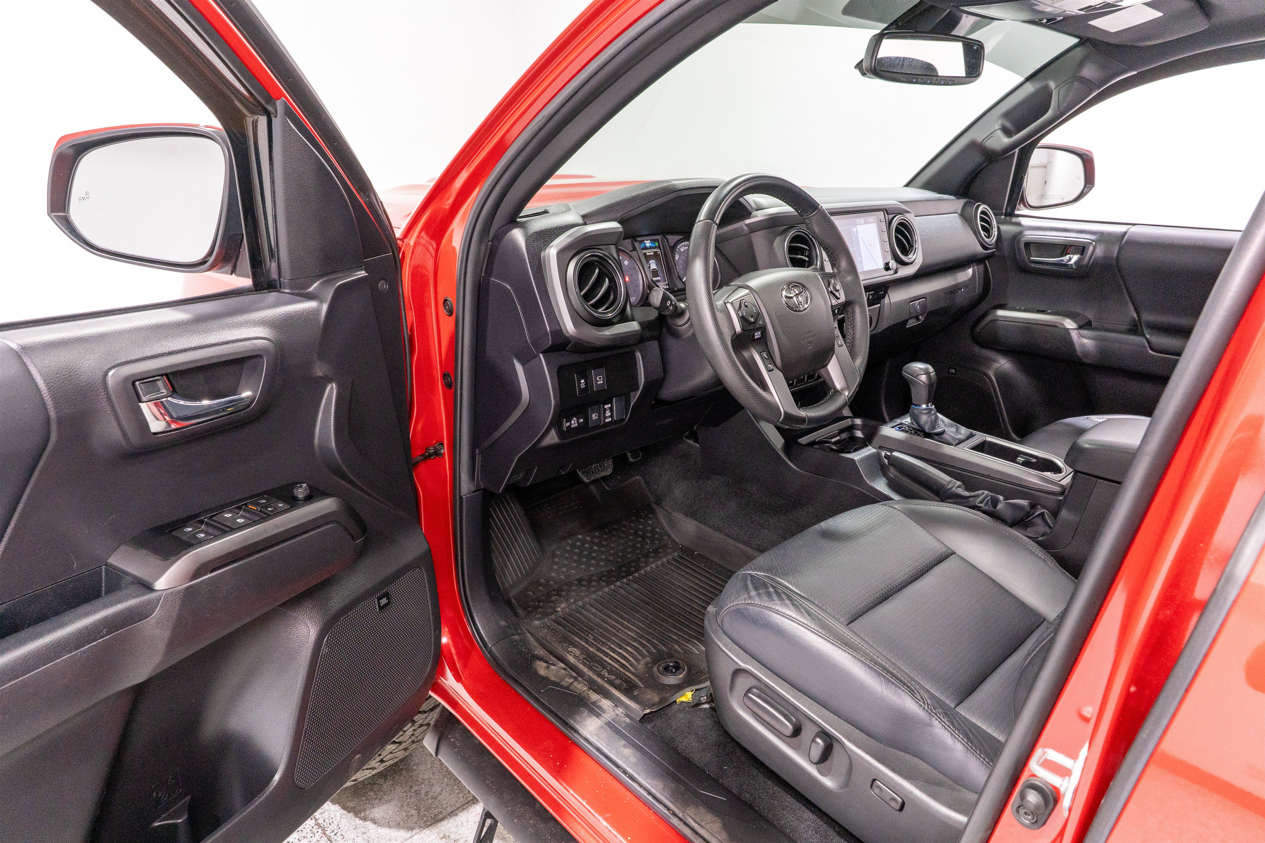 Used 2023 Toyota Tacoma TRD Sport w/ TRD Premium Sport Package AWD/4WD image 13
