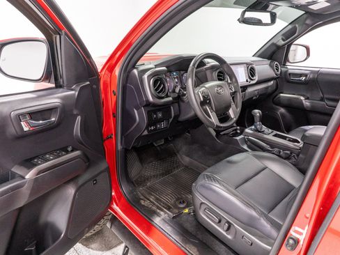 Used 2023 Toyota Tacoma TRD Sport w/ TRD Premium Sport Package AWD/4WD image 13