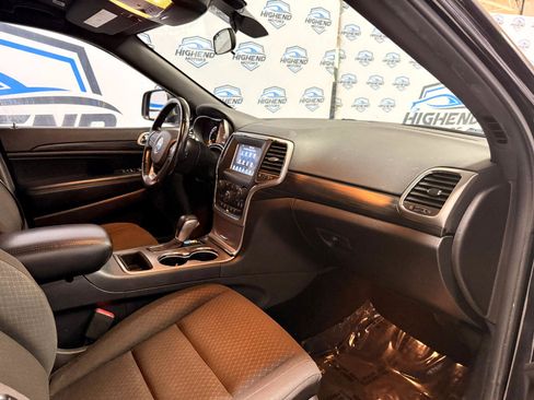 Used 2019 Jeep Grand Cherokee Laredo image 25