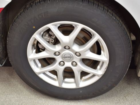 Used 2024 Chrysler Pacifica Touring-L FWD image 39