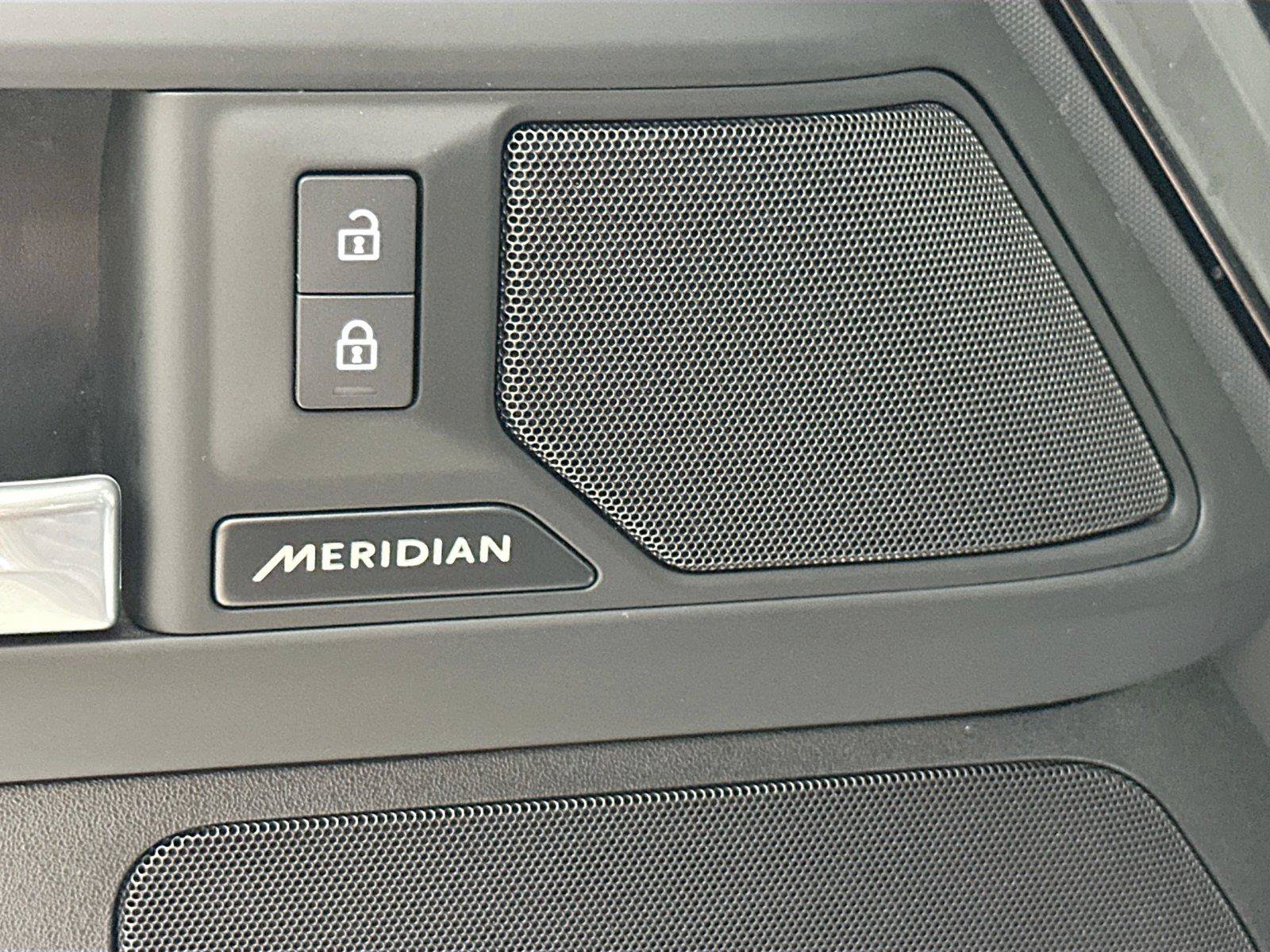 Certified 2025 Land Rover Defender 110 S AWD/4WD image 19