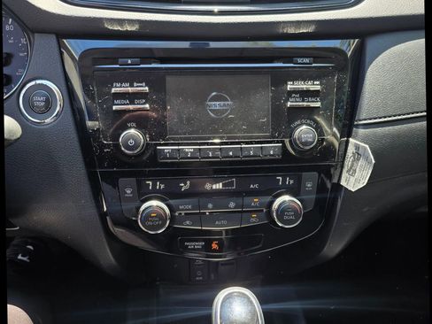 Used 2017 Nissan Rogue SV FWD image 21