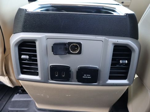 Used 2019 Ford F250 Lariat w/ Lariat Value Package AWD/4WD image 29