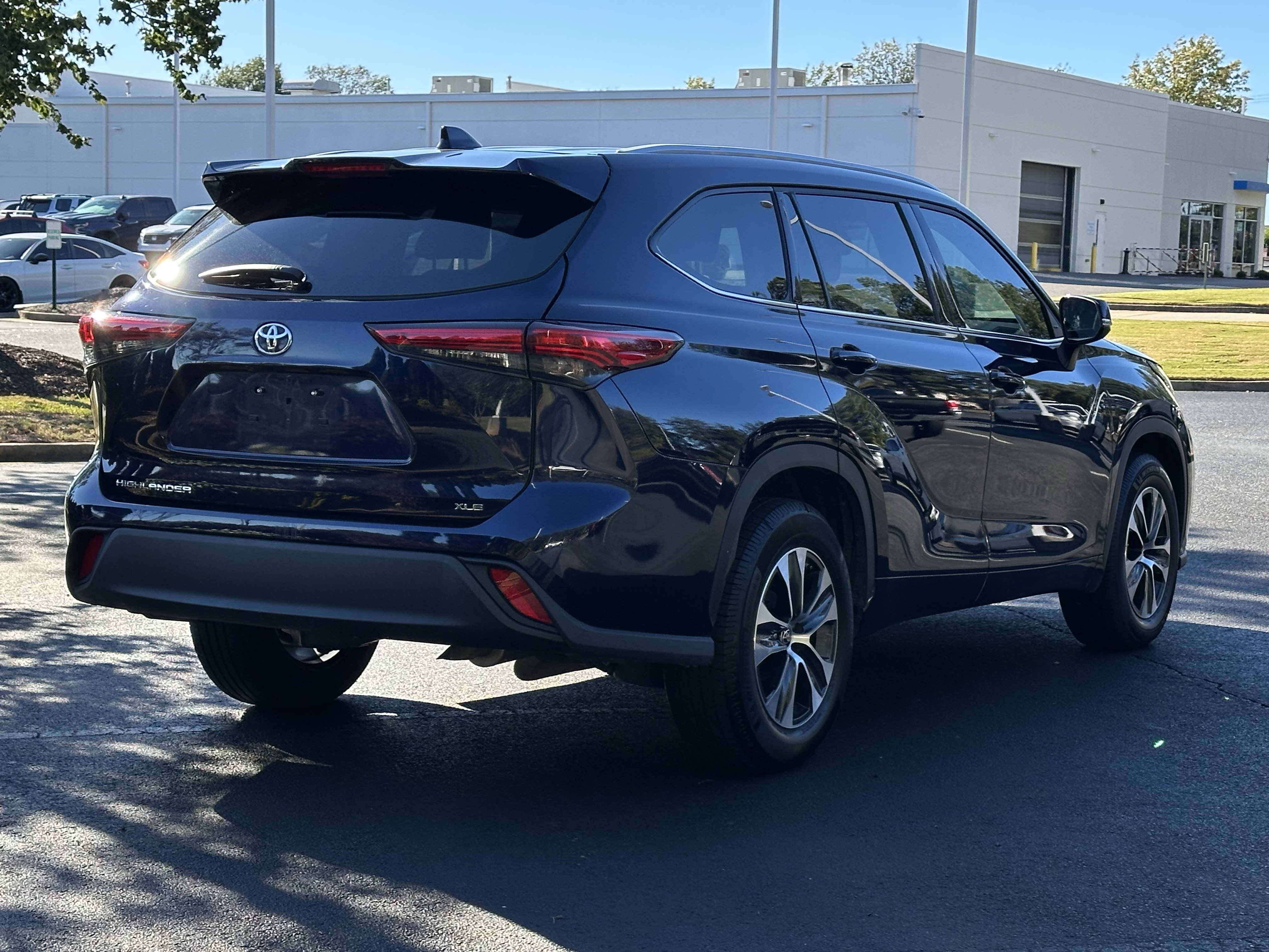 Used 2022 Toyota Highlander XLE FWD image 14