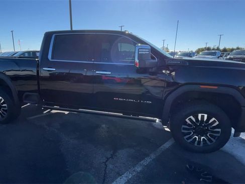 Used 2024 GMC Sierra 2500 Denali Ultimate image 3