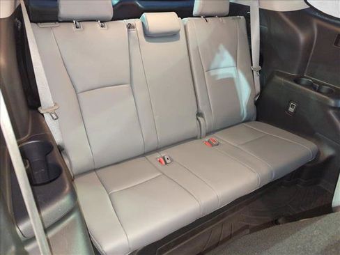 Used 2023 Toyota Highlander XLE FWD image 20