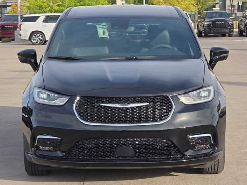 New 2026 Chrysler Pacifica Select image 4