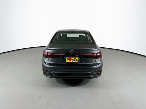 Used 2025 Volkswagen Jetta SE FWD image 8