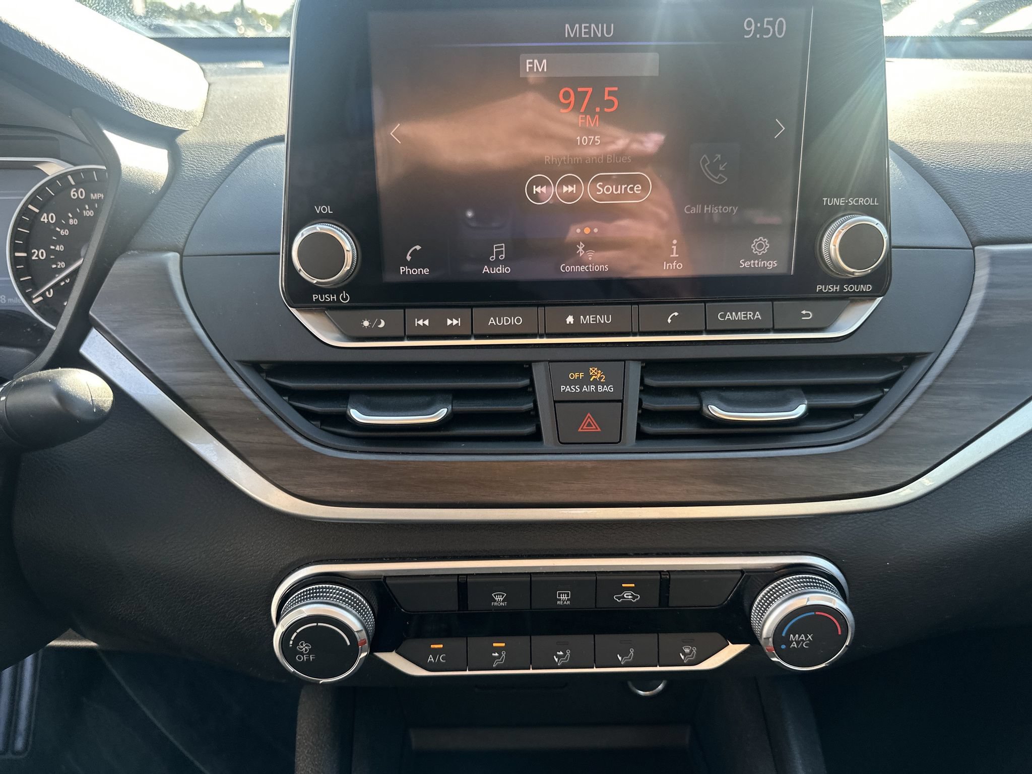 Used 2025 Nissan Altima 2.5 SV FWD image 28