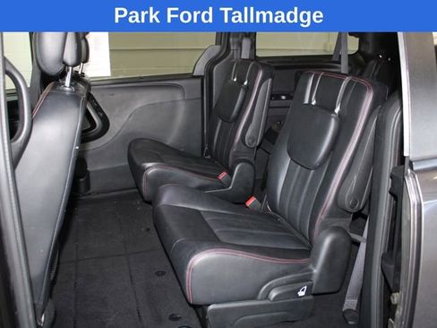 Used 2017 Dodge Grand Caravan GT image 24
