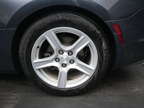 Used 2019 Chevrolet Camaro LT image 21