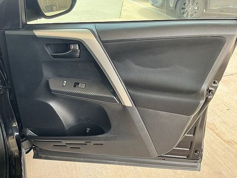 Used 2015 Toyota RAV4 LE FWD image 10