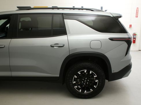 Used 2024 Chevrolet Traverse Z71 w/ Enhanced Driving Package AWD/4WD image 5
