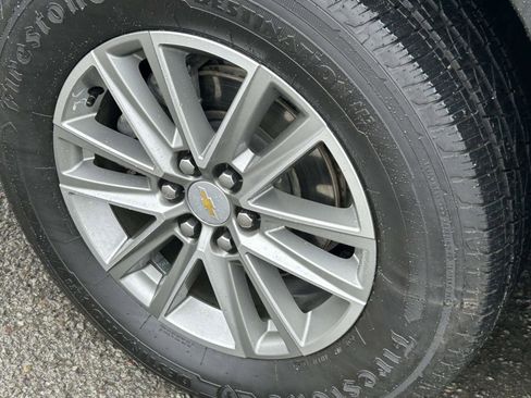 Used 2023 Chevrolet Traverse LT image 9