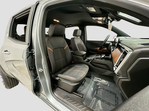 Used 2024 GMC Canyon AT4 w/ Technology Package AWD/4WD image 29