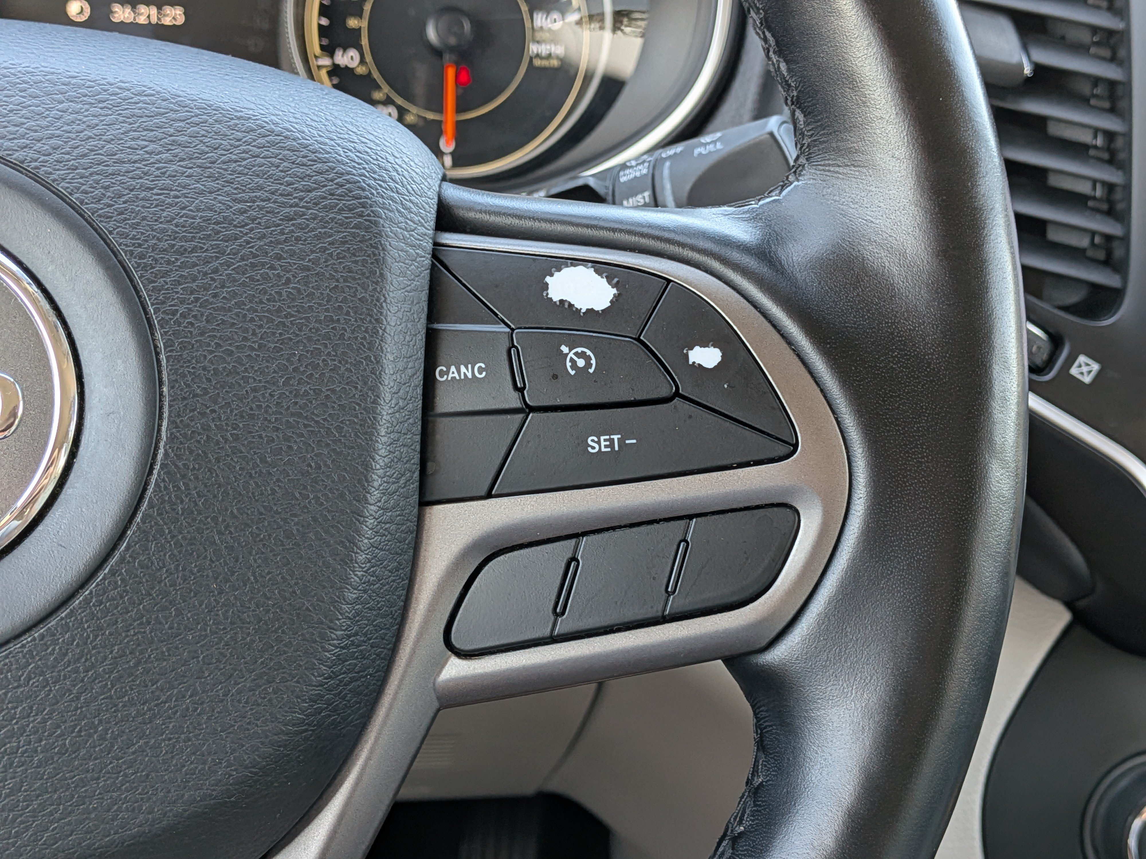Used 2021 Jeep Cherokee Latitude Lux w/ Comfort/Convenience Group FWD image 26