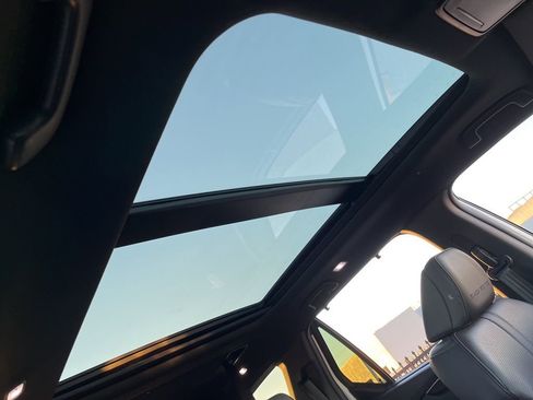 Used 2025 Honda Pilot Black Edition image 32