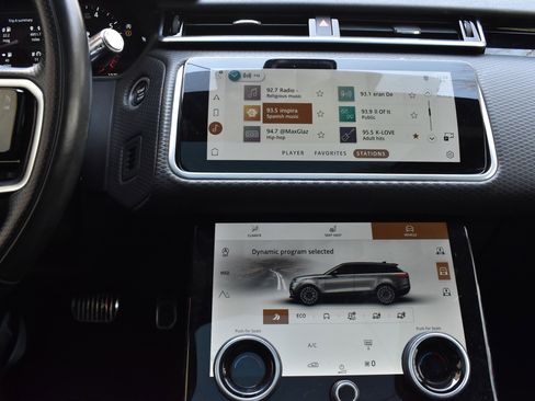 Used 2021 Land Rover Range Rover Velar R-Dynamic S image 31