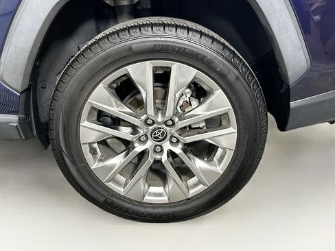Used 2021 Toyota RAV4 XLE Premium image 11