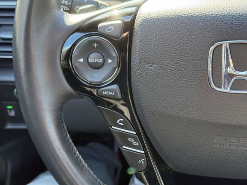 Used 2017 Honda Accord Touring image 22