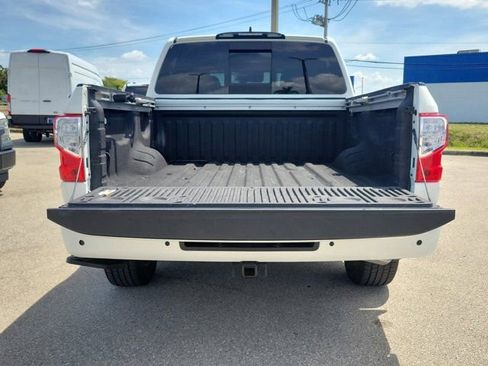Used 2024 Nissan Titan SV w/ SV Convenience Package RWD image 11