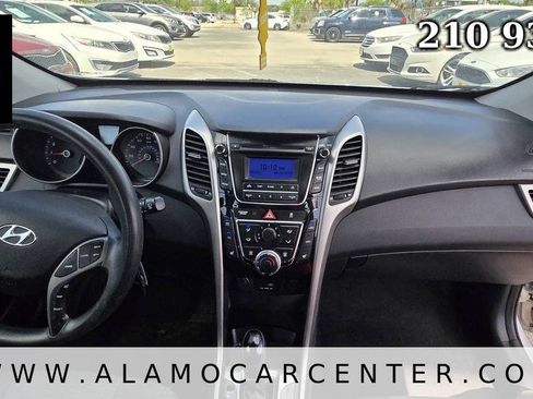 Used 2016 Hyundai Elantra GT FWD image 17