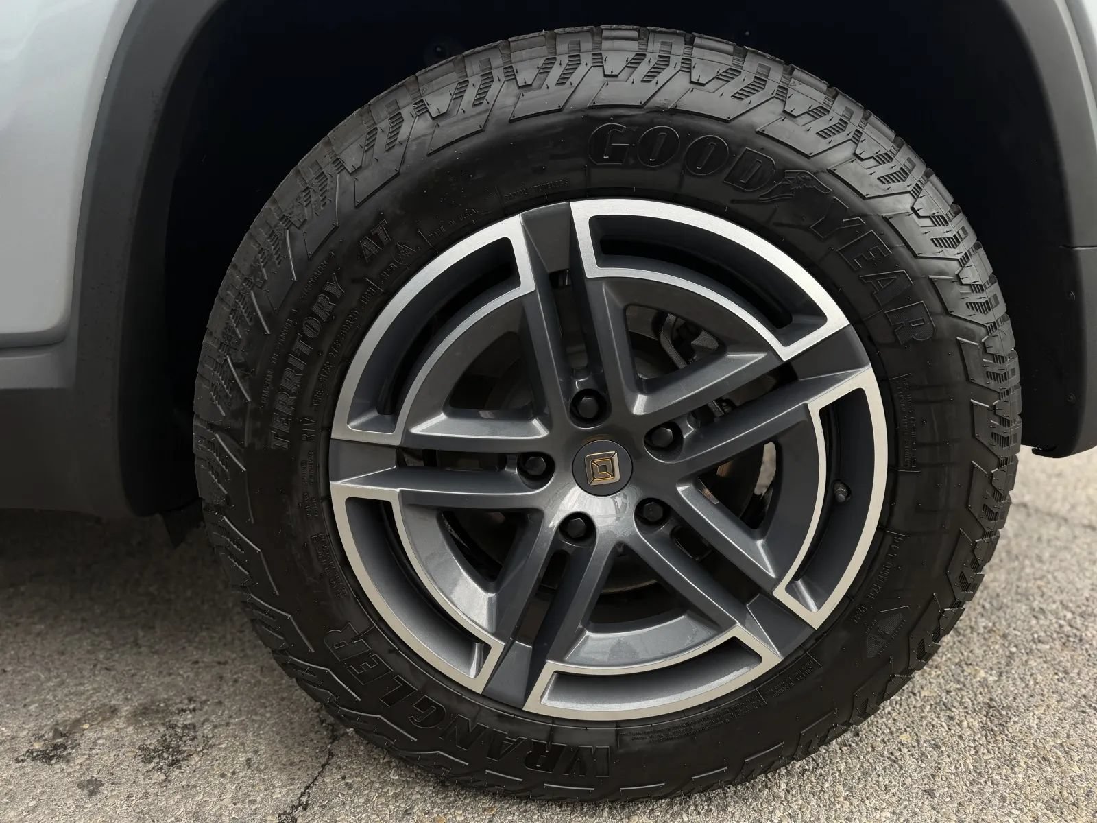 Used 2025 Rivian R1S Adventure Dual AWD/4WD image 51