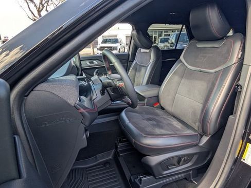 Used 2025 Ford Explorer ST image 6