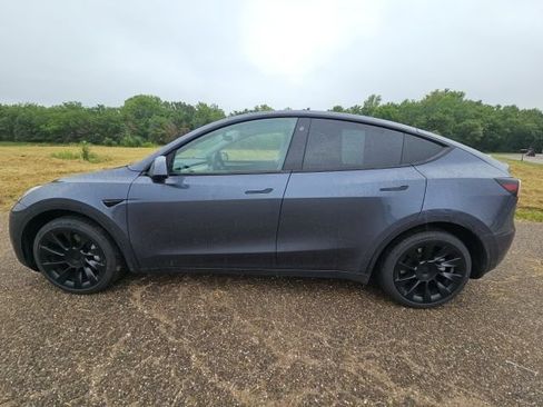 Used 2023 Tesla Model Y Long Range AWD/4WD image 6
