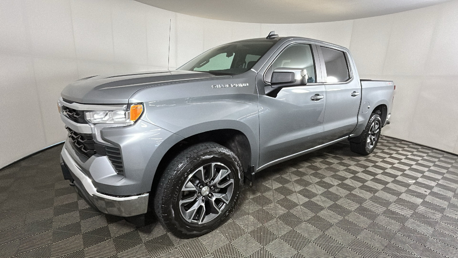 Used 2024 Chevrolet Silverado 1500 LT AWD/4WD image 8
