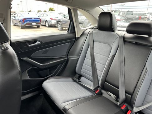 Used 2025 Volkswagen Jetta SE image 41
