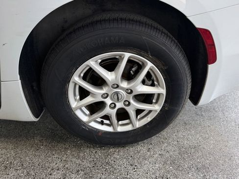 Used 2024 Chrysler Pacifica Touring-L FWD image 25