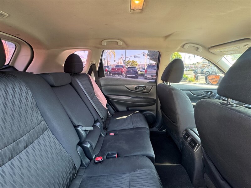 Used 2020 Nissan Rogue S FWD image 39