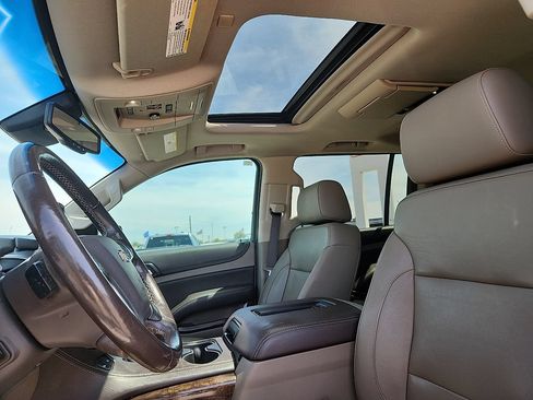 Used 2018 Chevrolet Suburban LT w/ LT Signature Package AWD/4WD image 7