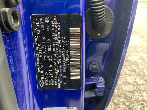 Used 2025 Hyundai Venue SEL FWD image 33