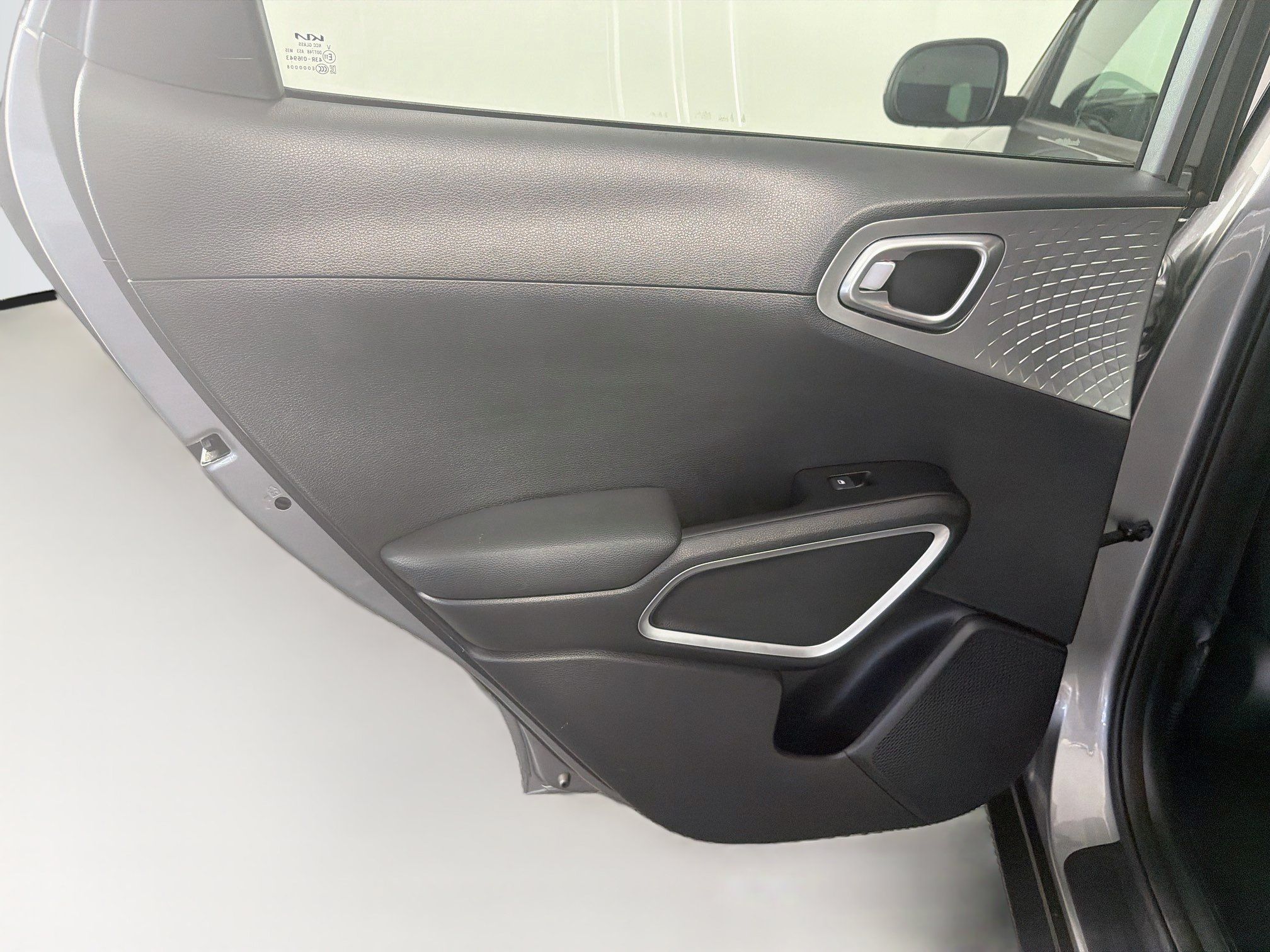 Used 2025 Kia Soul LX w/ LX Technology Package FWD image 25